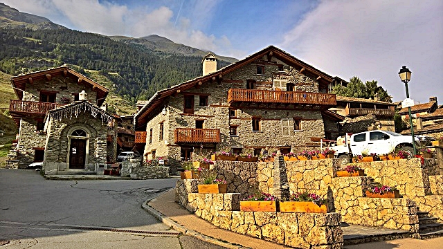 4-il-borgo-di-lanslebourg.jpg