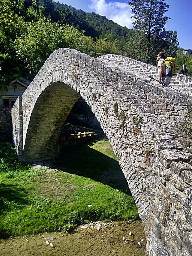 8-sul-ponte-della-maesta-di-portico.jpg