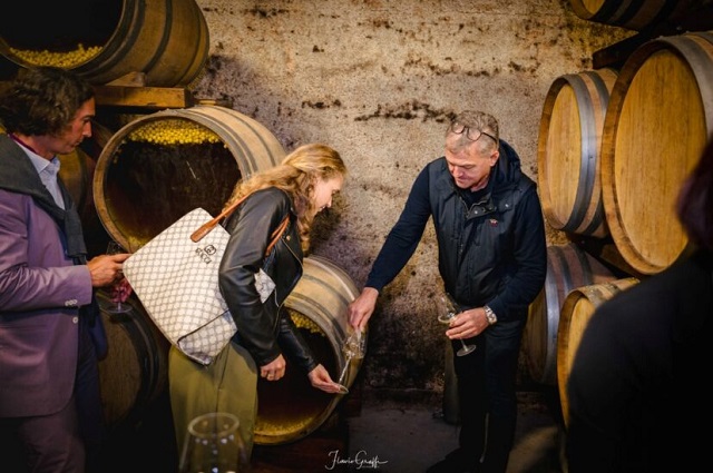 4-prova-d-assaggio-durante-l-asta-dei-vini-del-collio-goriziano-e-sloveno-foto-flavio-graffi.jpg