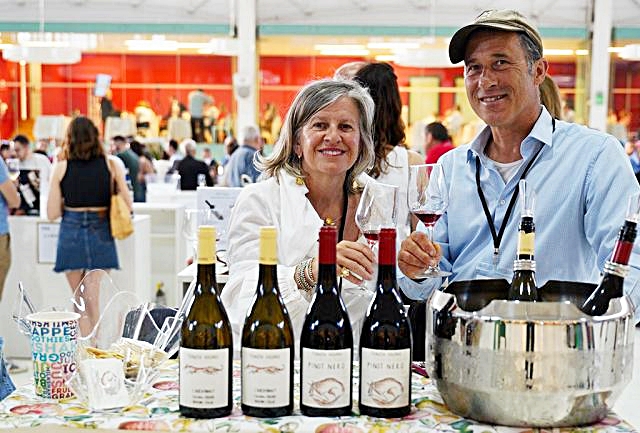 4-il-vignaiolo-francesco-ronga-patron-della-tenuta-volpare-con-la-moglie-eliana-franzinelli.jpg