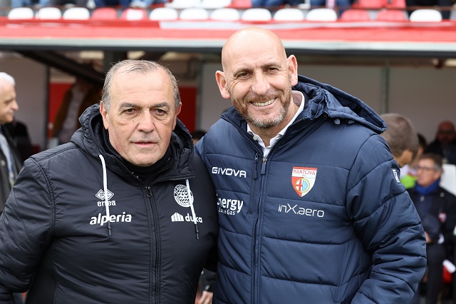 i-due-mister-fabrizio-castori-e-davide-possanzini-all-ingresso-in-campo.JPG