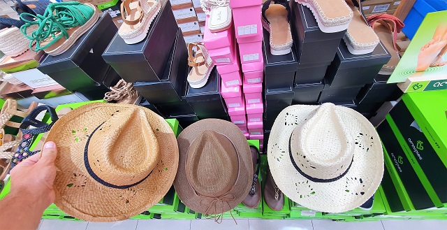 7-teo-alla-ricerca-di-un-cappello.jpg
