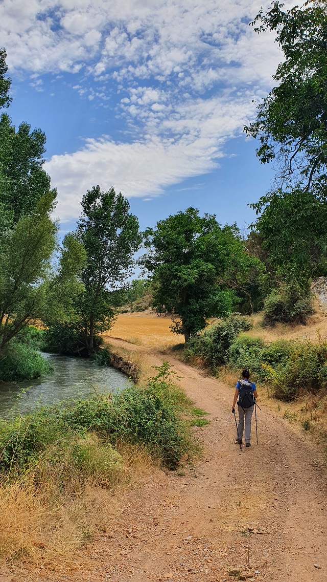 3-lungo-il-fiume-jiloca-prima-di-luco.jpg