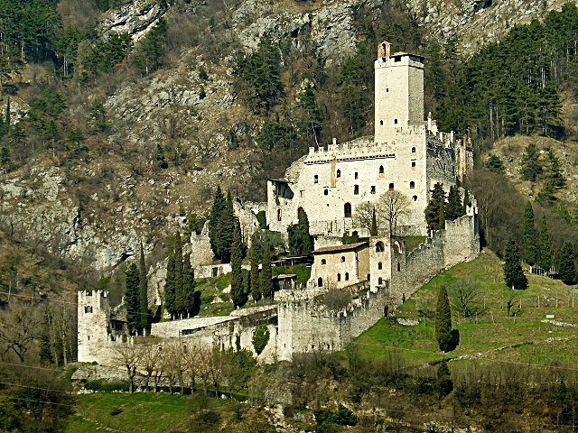 4-il-castello-di-sabbionara-d-avio-uno-dei-gioielli-del-fai.jpg