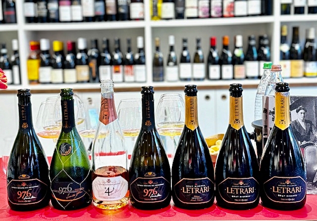 5-una-selezione-di-bollicine-trentodoc-della-casa-spumantisica-letrari.jpg