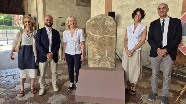 stele.jpg