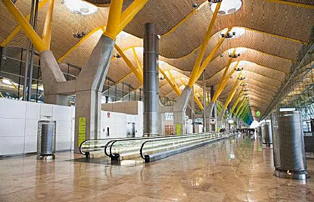 4-l-avveniristico-aeroporto-internazionale-di-madrid-barajas.jpg