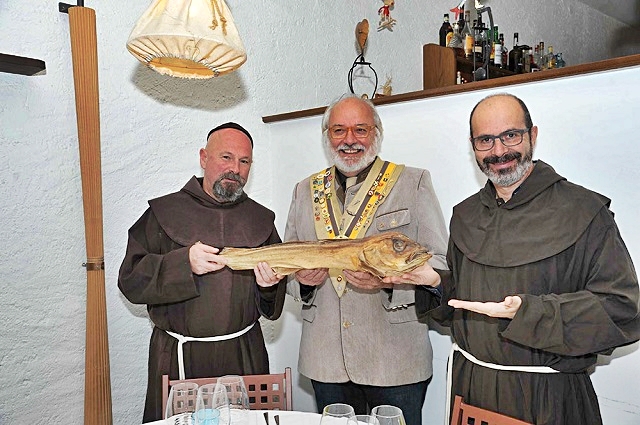 5-l-accademico-vicentino-otello-fabris-con-i-goliardici-fraticelli-roveretani-franco-senter-e-andrea-vergari.jpg