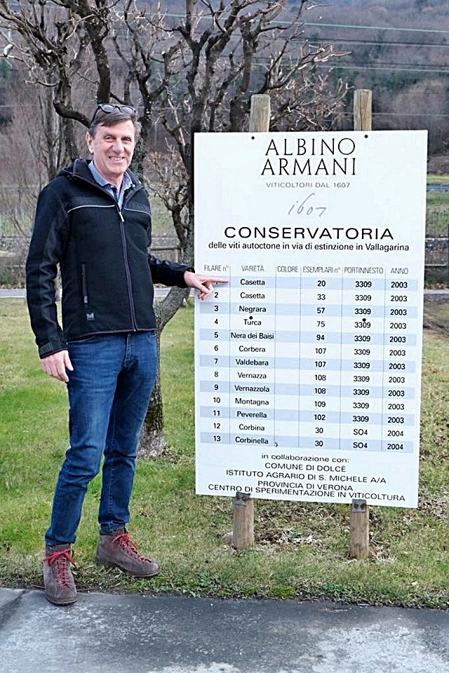 6-albino-armani-davanti-alla-conservatoria-dell-azienda.jpg
