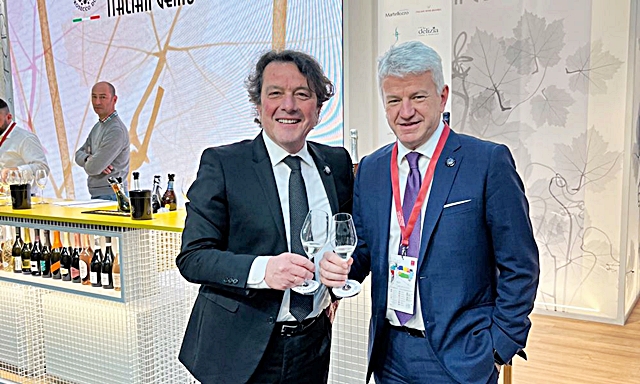 2-il-presidente-del-consorzio-prosecco-doc-stefano-zanette-con-il-direttore-luca-giavi.jpg
