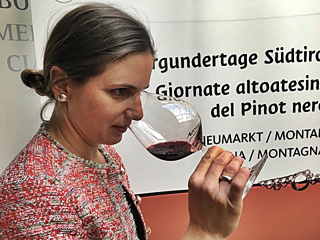 5-ines-giovanett-presidente-delle-giornate-altoatesine-del-pinot-nero.jpg