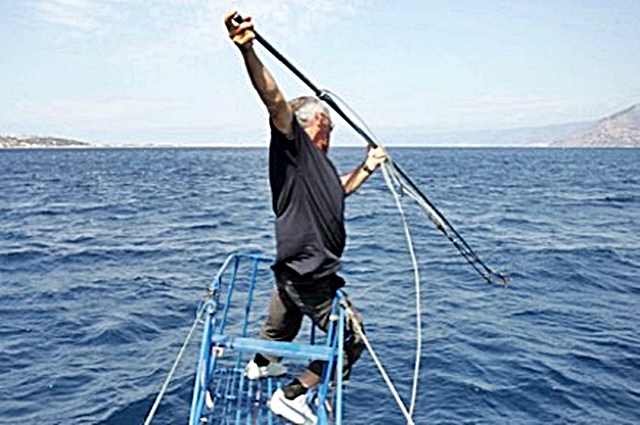 6-la-pesca-tradizionale-con-l-arpione-tra-i-due-mari-nello-stretto-di-messina.jpg